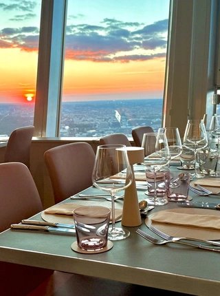 Restaurant Sphere von Tim Raue im Berliner Fernsehturm