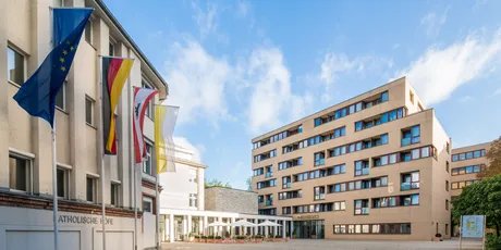 Vorhof des Hotels