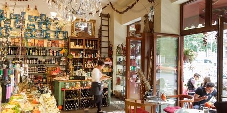 Delicatessen shop and restaurant Knofi in Bergmannstraße Berlin
