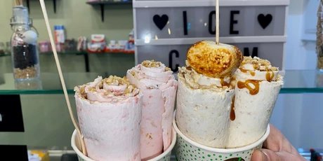 Ice cream rolls with marshmallow