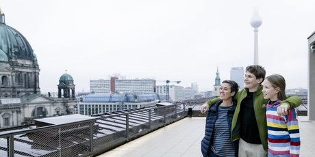 Familie im Homboldt Forum