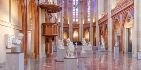 Skulpturenausstellung in der Friedrichswerderschen Kirche in Berlin