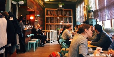 Besetztes Café "House of small wonder"