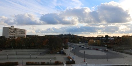 Vista del edificio de Le Corbusier junto al Olympiastadion