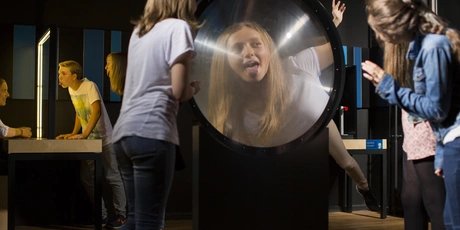 Schülergruppe im Science Center Spectrum Berlin