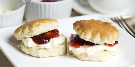 Scones im Cafe