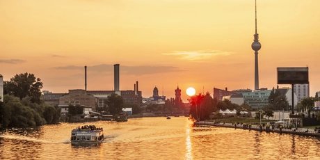 Spree in Berlin mit Sonnenuntergang