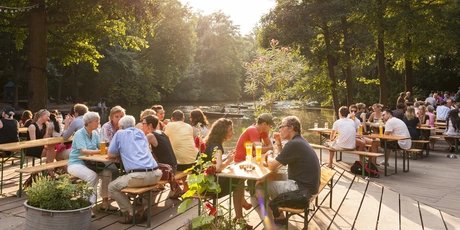 Café en el nuevo lago - cervecería en Berlín 