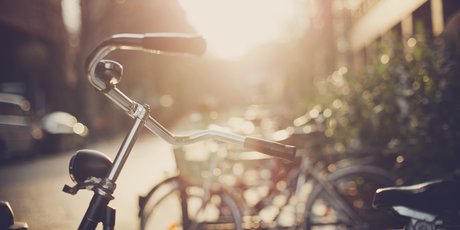 Fahrradlenker im Gegenlicht