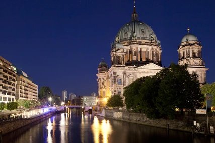 Berliner Dom bei Nacht