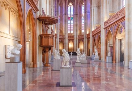 Skulpturenausstellung in der Friedrichswerderschen Kirche in Berlin