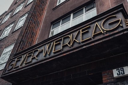 Eingangsportal der Filmkopieranstalt Geyer-Werke AG in Berlin