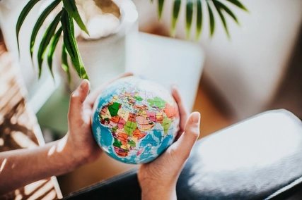 The Whole World in His Hands