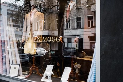 Maximilian Mogg showcase on Bleibtreustraße in Berlin