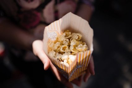 Popcorn Packung im Kino