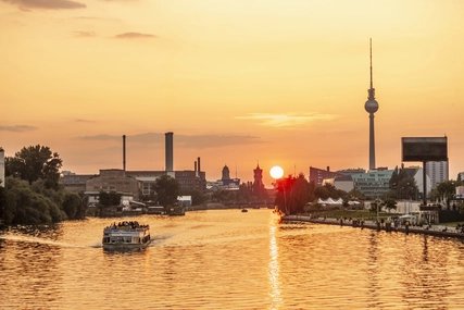 Spree in Berlin mit Sonnenuntergang