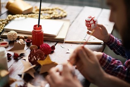 Family crafts at Christmas in Berlin