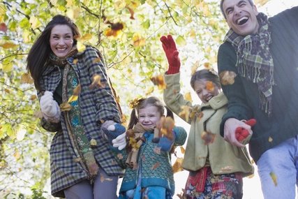 Familie beim Herbstausflug in Berlin