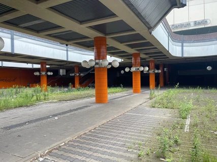 Taxivorfahrt des ICC (Internationes Congress Centrum) im Leerzustand