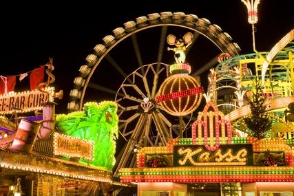 Der große Berliner Weihnachtsmarkt - Wintertraum am Alexa in Berlin