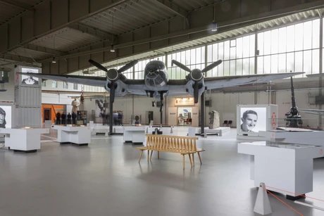 Blick in die Ausstellung "Zwischenlandung"