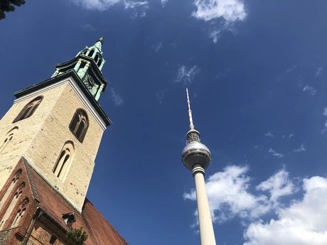 St. Marienkirche mit Fernsehturm