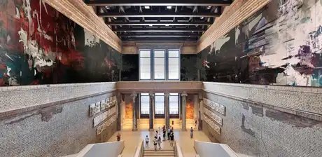 Blick in die Treppenhalle des Neuen Museums