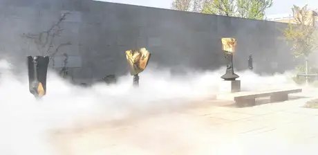 Nebelskultpur von Fujiko Nakaya im Skulpturengarten der Neuen Nationalgalerie