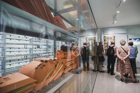 Führung im Stasi-Unterlagen-Archiv am historischen Ort