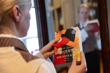 Die Netflix-Serie basiert auf den Bridgerton-Romanen von Julia Quinn.