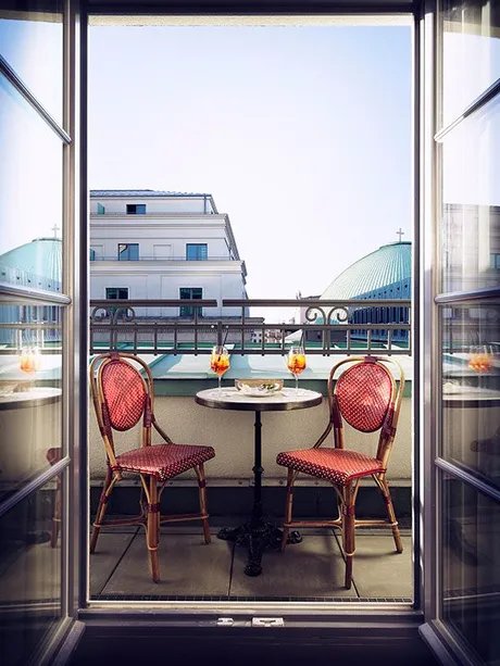 Zimmer mit Balkon
