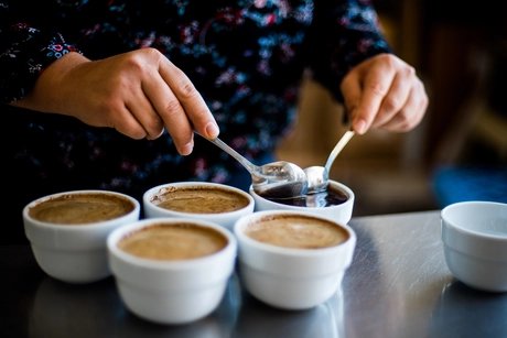 Zubereitung des Kaffees bei Flying Roasters