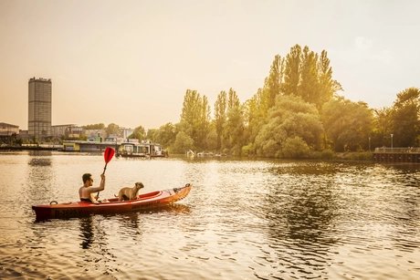 Kajak auf dem Rummelsburger See in Lichtenberg