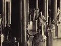 Historische Aufnahme der Antikensammlung im Alten Museum, mit der Statue der Artemis Colonna, ca. 1906/1907 Historische Aufnahme der Antikensammlung im Alten Museum, mit der Statue der Artemis Colonna, ca. 1906/1907