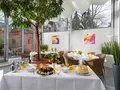 Wintergarten mit Tortenbuffet