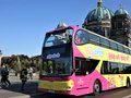 Bus von Berlin City Circle Sightseeing vor dem Berliner Dom