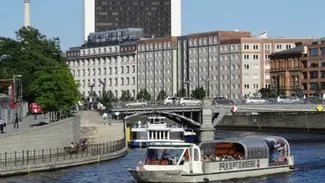 Das Schiff BärLiner in Berlin-Mitte