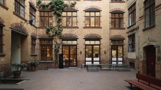Blick in einen Versteckten Hinterhof mit Secret Tours Berlin