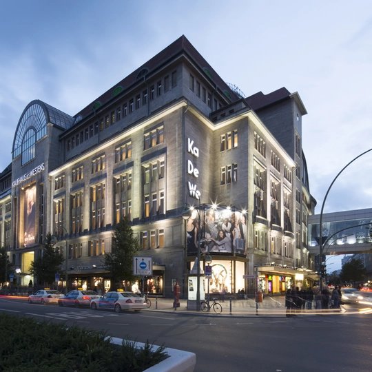 Außenansicht Kaufhaus des Westens (KaDeWe) in Berlin 