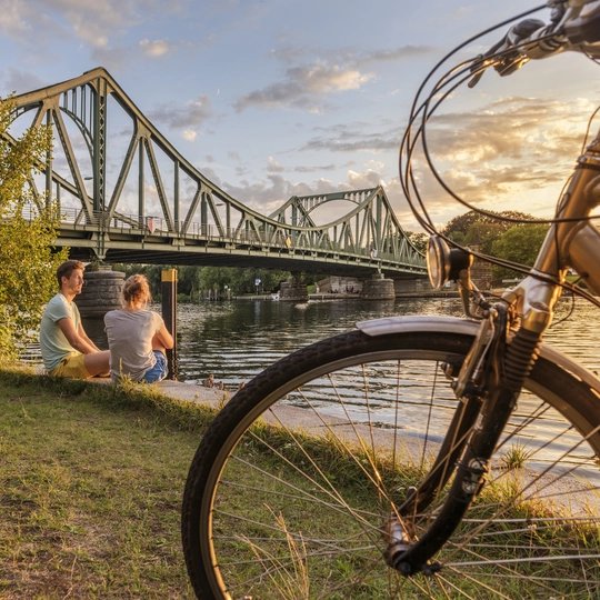 Stadtrundfahrt Berlin: Fahrradtour zur Glienicker Bruecke