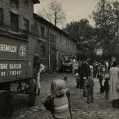 Fest auf der Domäne Dahlem, 1970er Jahre, Fotografie, 11,8 x 30,6 cm, © Domäne Dahlem
