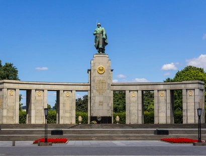Sowjetisches Ehrenmal Tiergarten