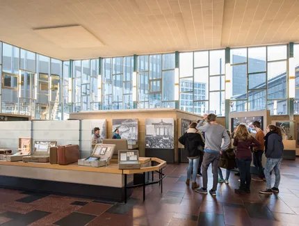 Ausstellung im Tränenpalast