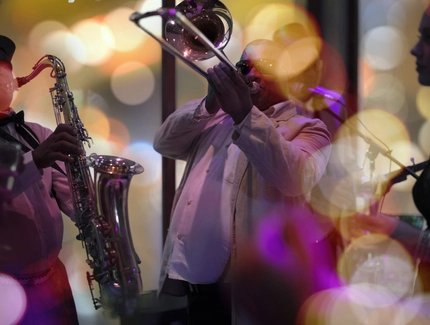Banda de jazz en el escenario