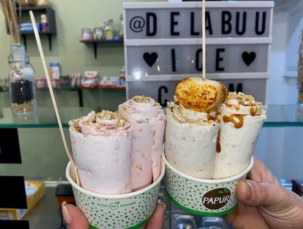 Ice Cream Rolls mit flambiertem Marshmallow