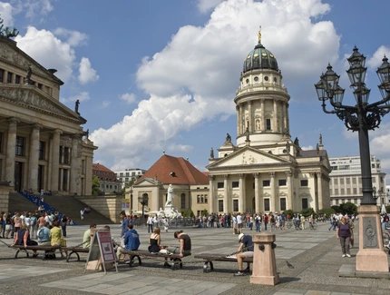 Konzerthaus und Französischer Dom auf dem Berliner Gendarmenmarkt
