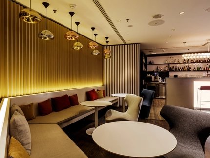 15-Min-Stadt-Hotel_NH_Collection_Berlin_Friedrichstrasse_hotel_bar