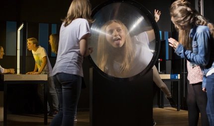 Schülergruppe im Science Center Spectrum Berlin