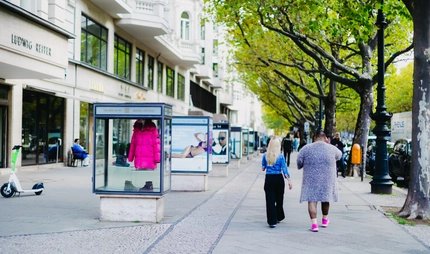 Shoppingbummel über den Kurfürstendamm in Berlin