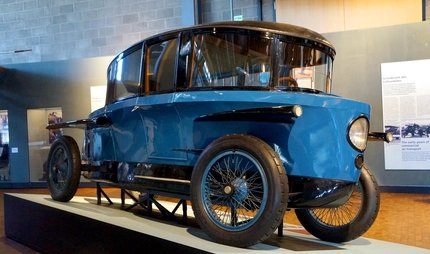Altes Auto im Deutschen Technikmuseum in Berlin